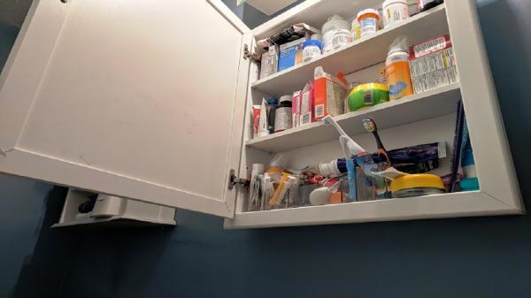 در خانه تکانی با قفسه های دارویی چه کنیم؟