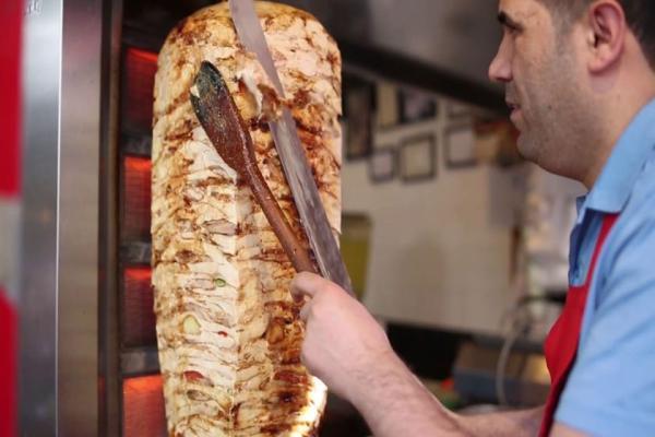 تور استانبول: دیدن کنید؛ دونر کباب، یکی از محبوب ترین غذاهای خیابانی استانبول